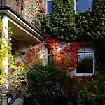 Au 31 Guest house