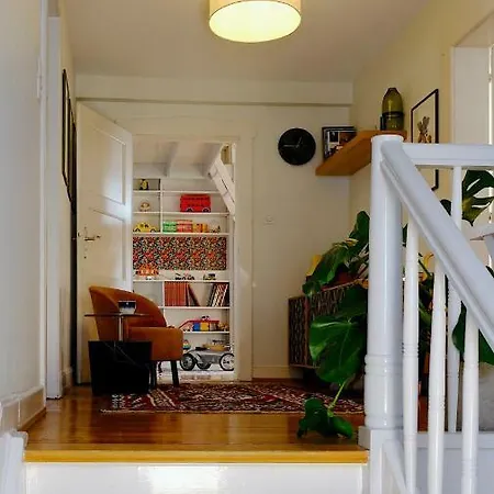 Au 31 Guest house *