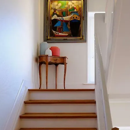 Au 31 Guest house *